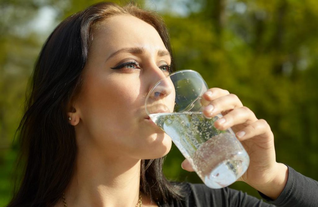 2Benefits Of Drinking Sparkling Water