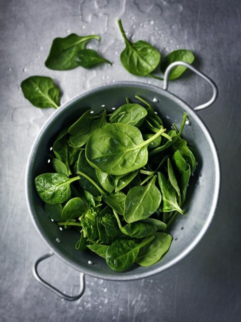 8 Health Benefits of Eating Spinach