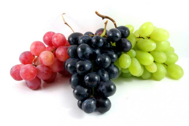 This is What Happens to Your Body if You Eat Grapes