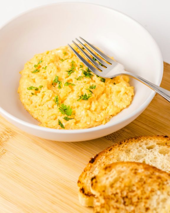 Creamy Scrambled Eggs With Cottage Cheese in 5 Minutes